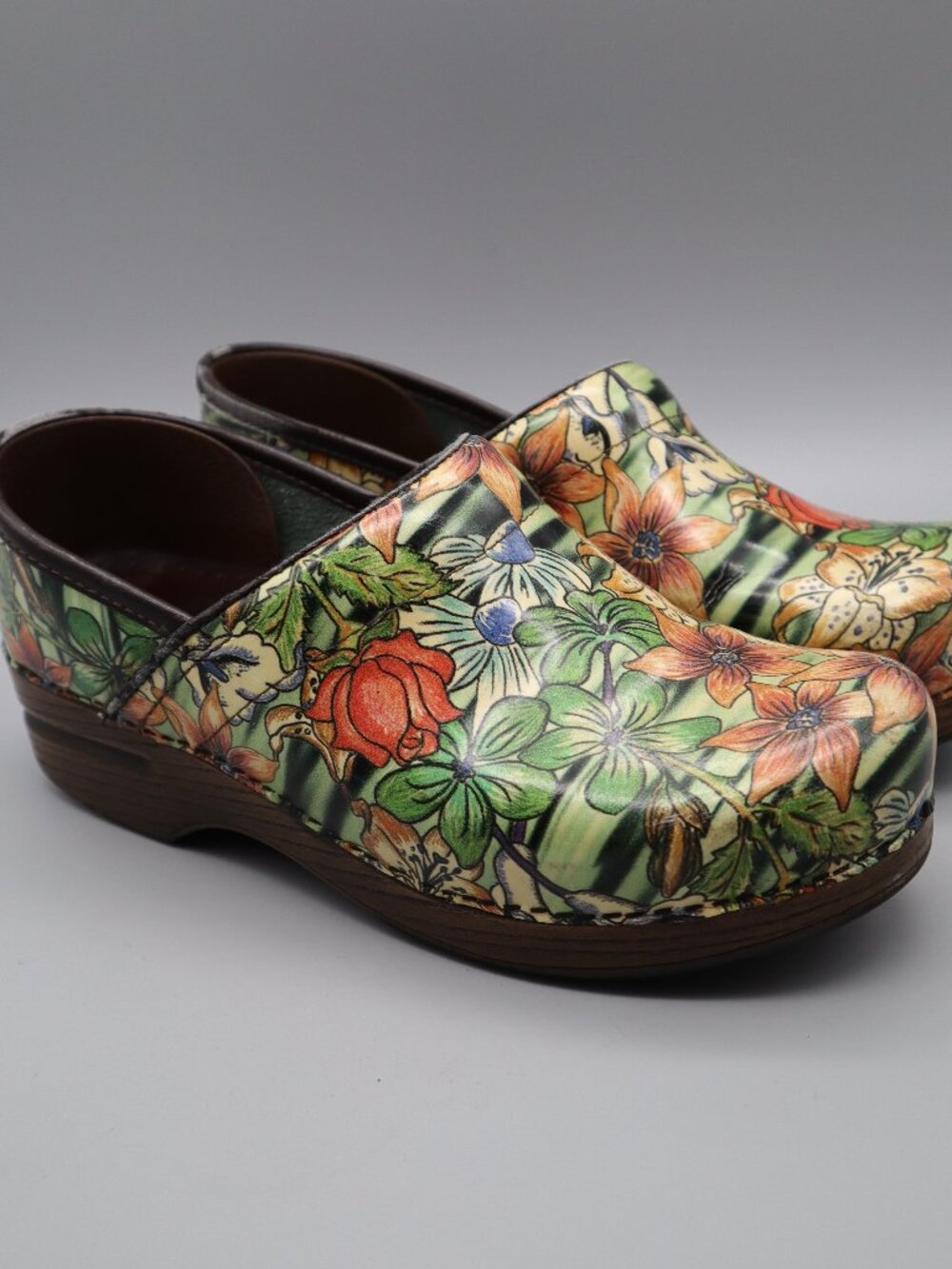 Dansko Professionial Tropical Floral Patent Leather Clogs Sz 39 8.5/9 Boho Artsy
